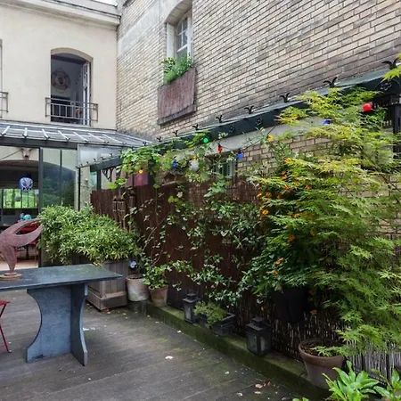 Apartment Rue Des Saules Townhouse By Onefinestay Paris